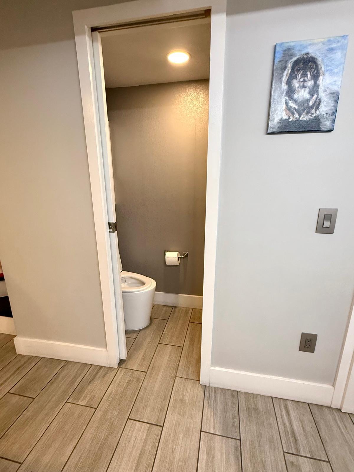 Half bath - 828 W 38th Ter