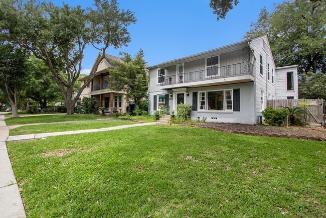 Building Photo - 2522 Wordsworth St