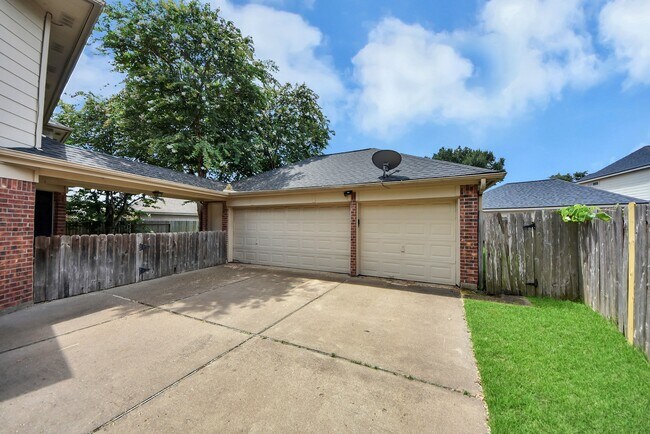 Building Photo - 23003 Governorshire Dr