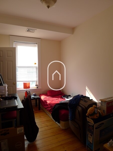 Building Photo - 12 Hillside St