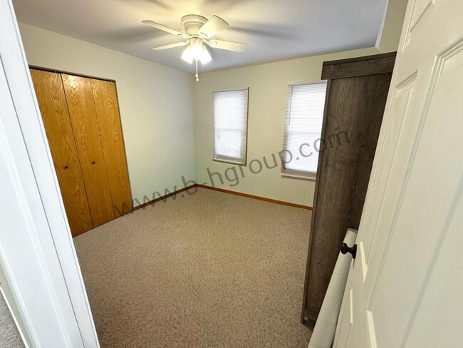 Building Photo - Rare Find!