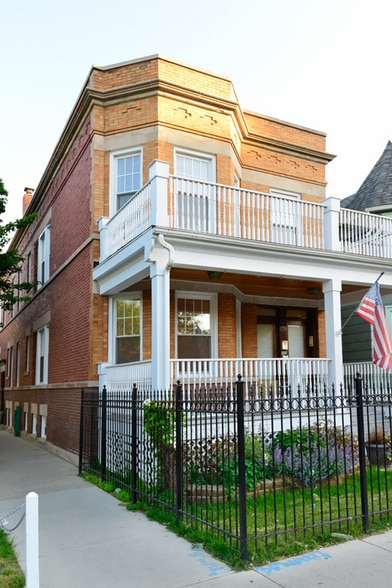 Primary Photo - 2519 W Montrose Ave