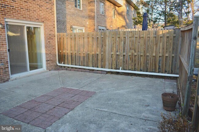 Building Photo - 7051 Leewood Forest Dr