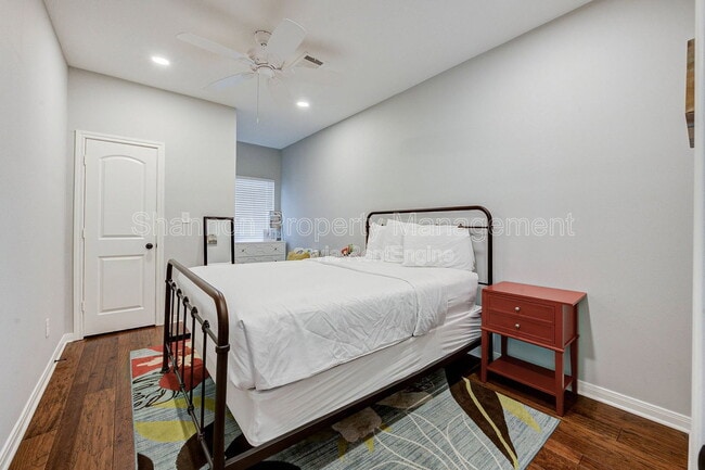 Building Photo - 921 Kern St