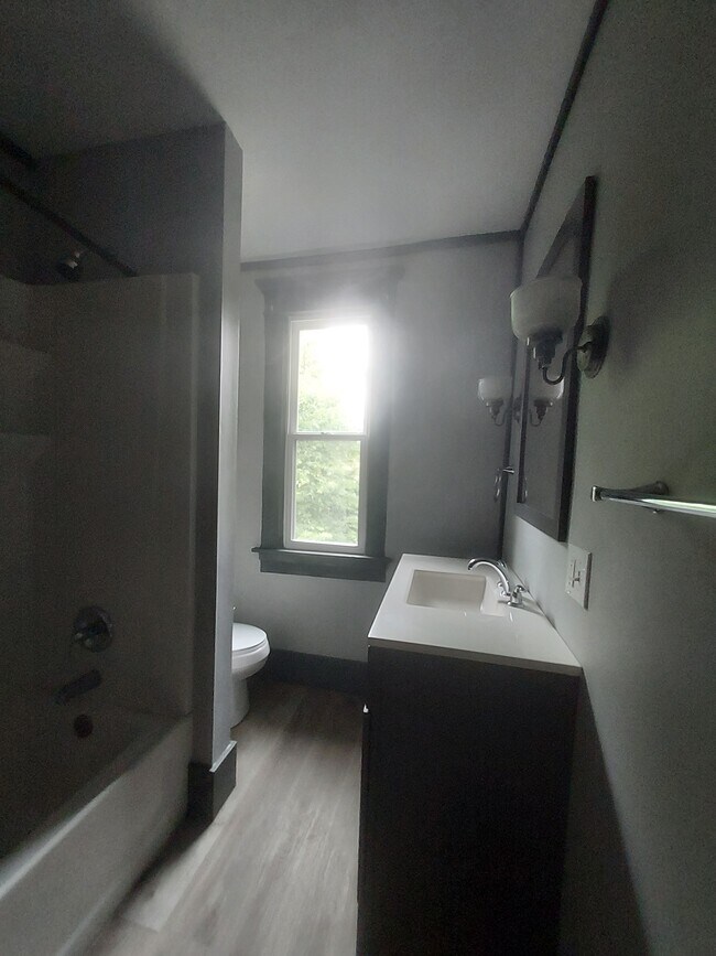 Building Photo - 279 Hudson Ave