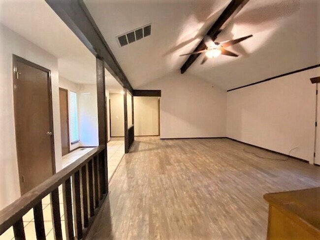 Building Photo - 208 Wellington Ln