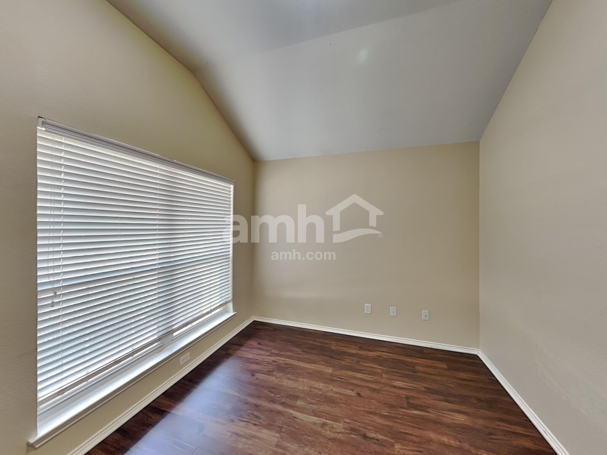 Building Photo - 9056 Weller Ln