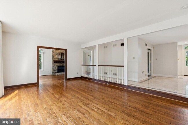 Building Photo - For Rent! Large 5-Bedroom, 3.5-Bath Home with Scenic Views