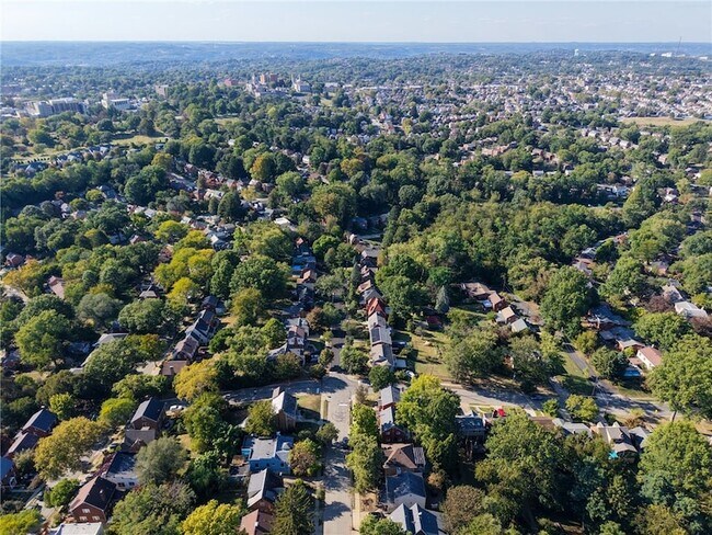 Building Photo - 261 Catalpa Pl