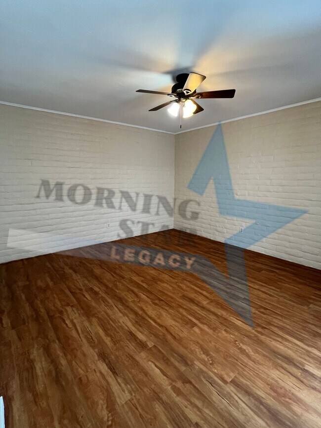 Building Photo - Charming 3 bedroom move-in ready