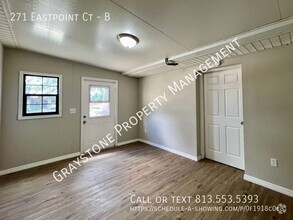 Building Photo - Spacious Half-Duplex with Modern Upgrades ...