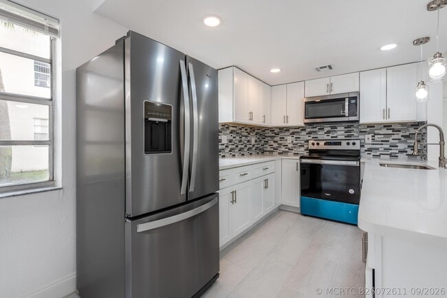 Building Photo - 108 Normandy Ln