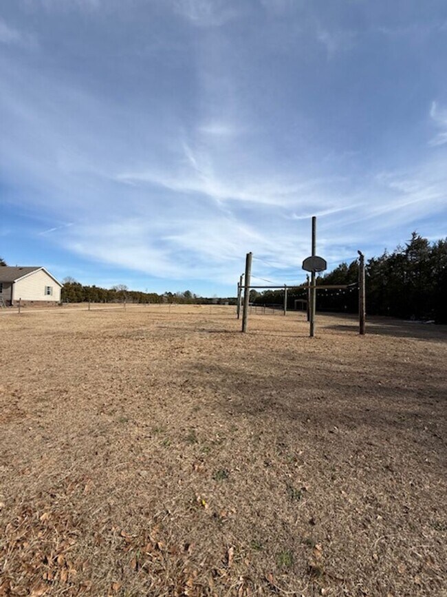 Building Photo - $500 OFF move in SPECIAL!  Room to Roam