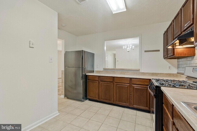 Building Photo - 10070 Oakton Terrace Rd