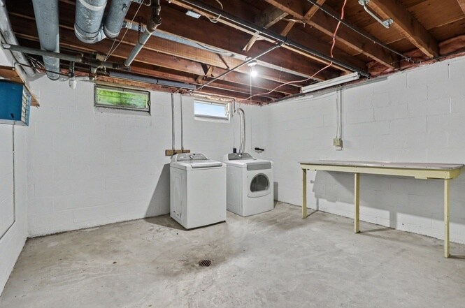 Building Photo - 3824 Shamrock Dr