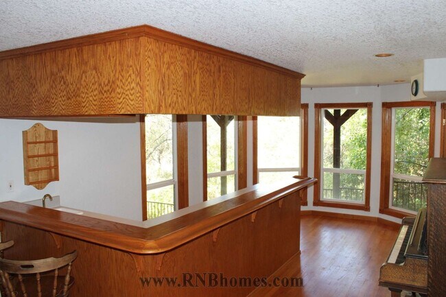 Building Photo - 677 Hoppe Ln