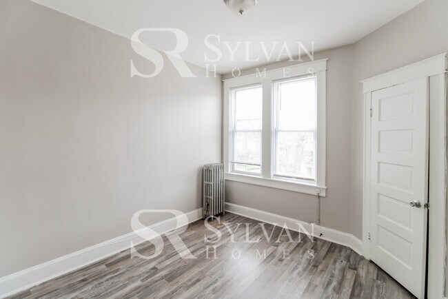 Building Photo - Charming 3BR Townhome