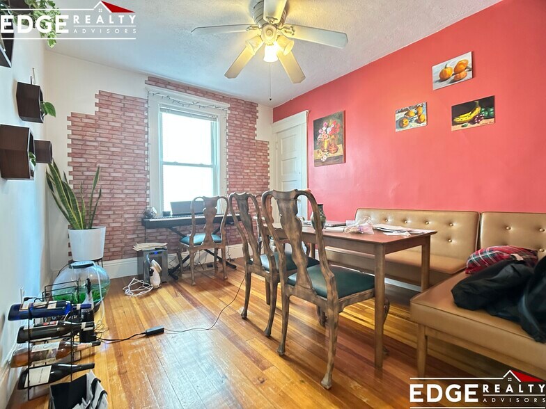 Building Photo - 28 Montfern Ave