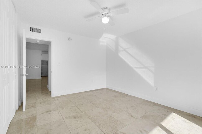 Building Photo - 12101 NE 6th Ave