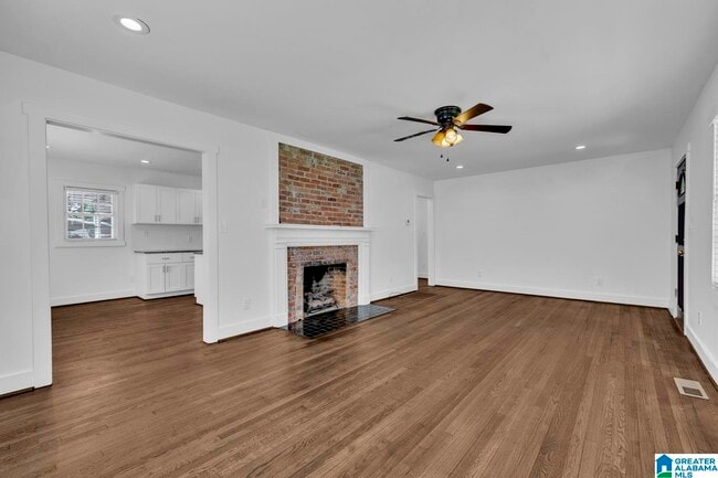 Building Photo - 305 Sterrett Ave