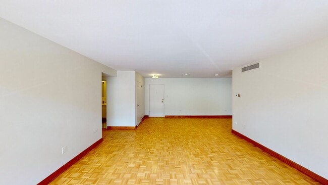 Building Photo - 1300 Queens Rd