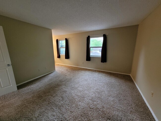 Building Photo - 5280 Mule Deer Dr