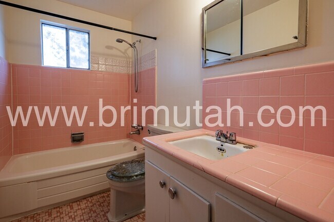 Building Photo - 3953-3955 Alberly Way