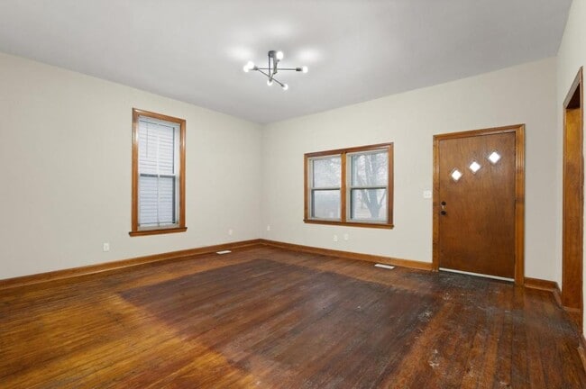 Building Photo - 1709 Ekin Ave