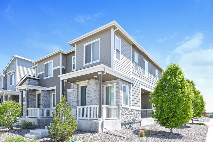 Building Photo - 23621 E 5th Dr