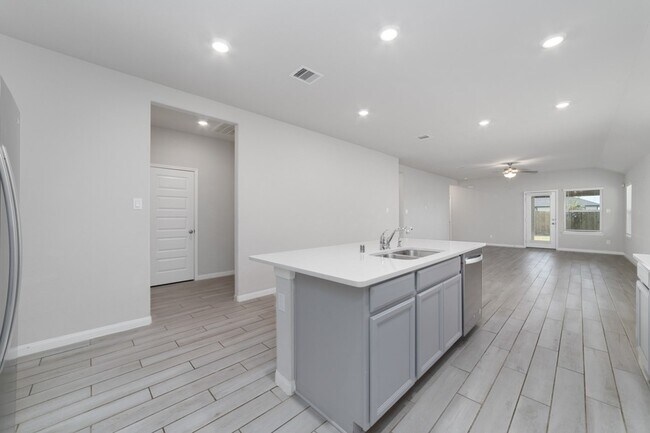Building Photo - 906 Pismo Ln