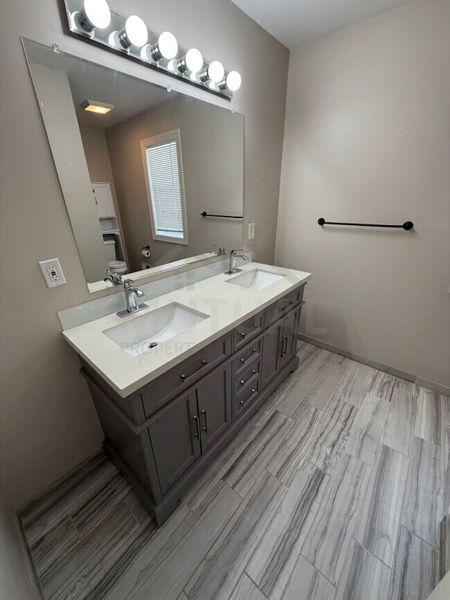 Building Photo - 16135 Henry Ruff Rd