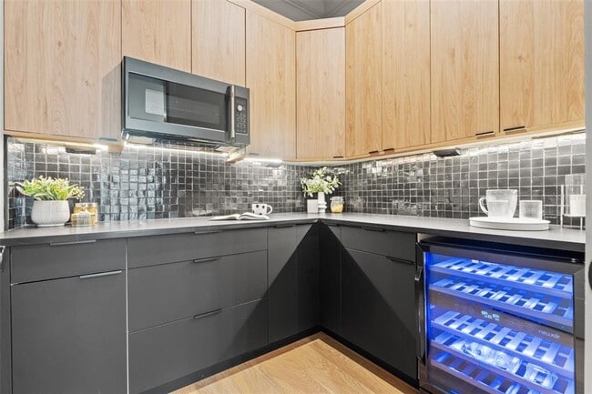 Building Photo - 807 W Park Ave