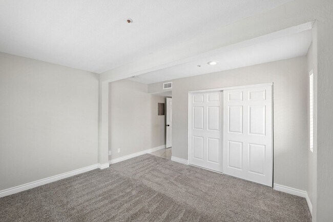 Building Photo - 7826 E Heatherbrae Ave