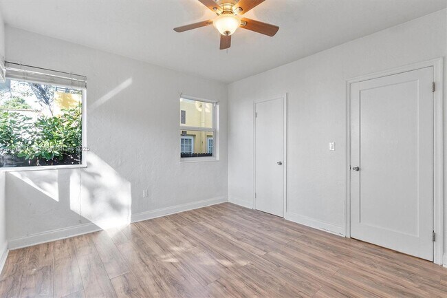 Building Photo - 7510 Byron Ave