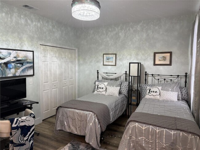 Building Photo - 3304 Lisa Ln