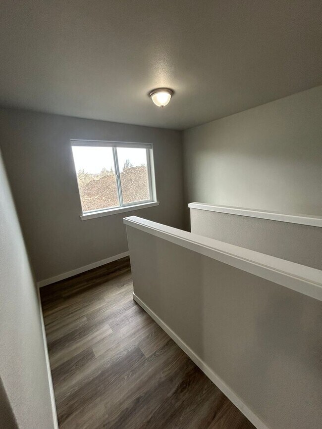 Building Photo - Beautifully Furnished Brand New 5 Bedroom ...