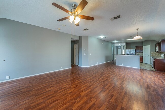 Building Photo - Move-In Ready 4BR/2BA Home in Crowley, TX