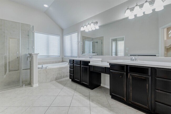 Building Photo - 2718 Misty Laurel Ct