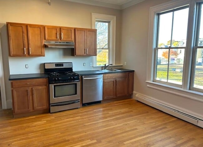 Primary Photo - 52 Parkis Ave