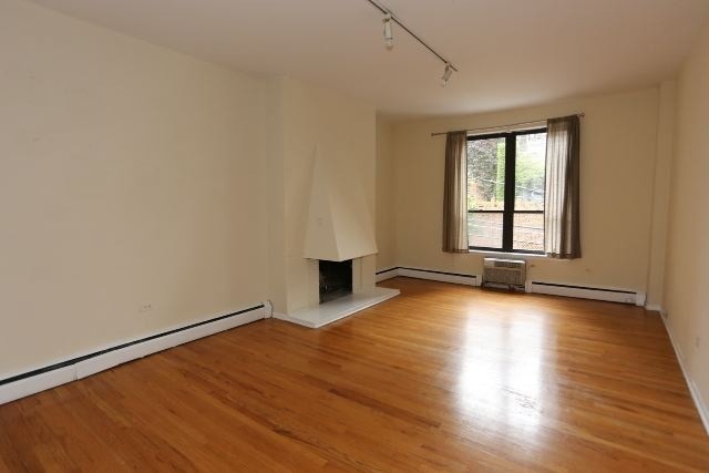 Building Photo - 1424 N Dearborn St