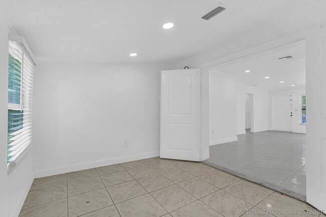 Building Photo - 6621 Perry St