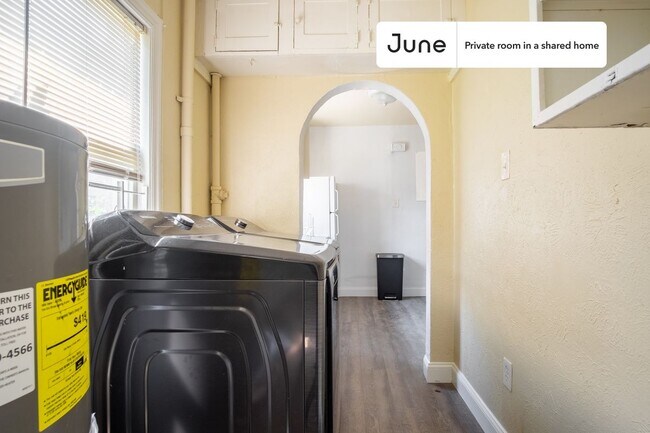 Building Photo - Room in Shared 4 bed/2 bath home