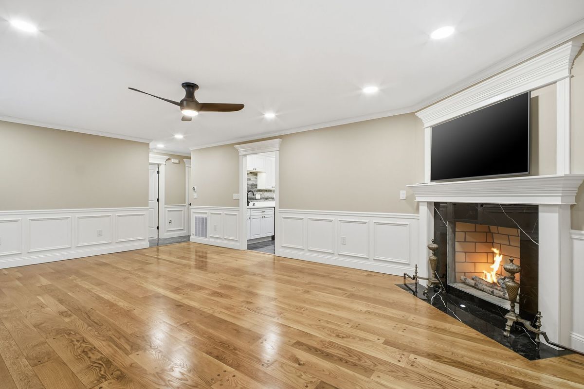 Building Photo - 193 The Meadows