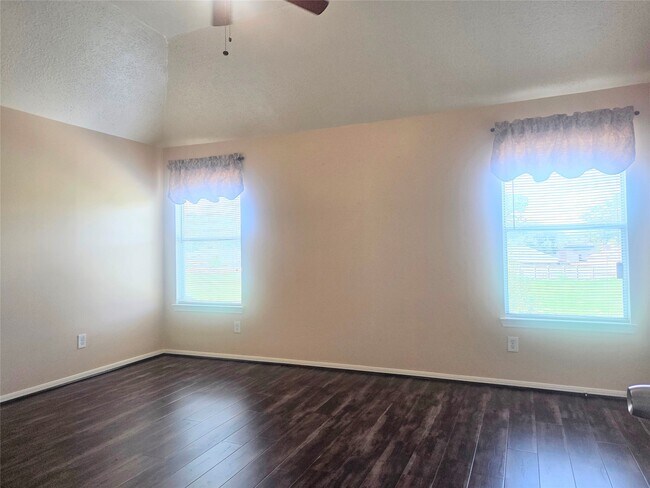 Building Photo - 16102 Mission Village Dr