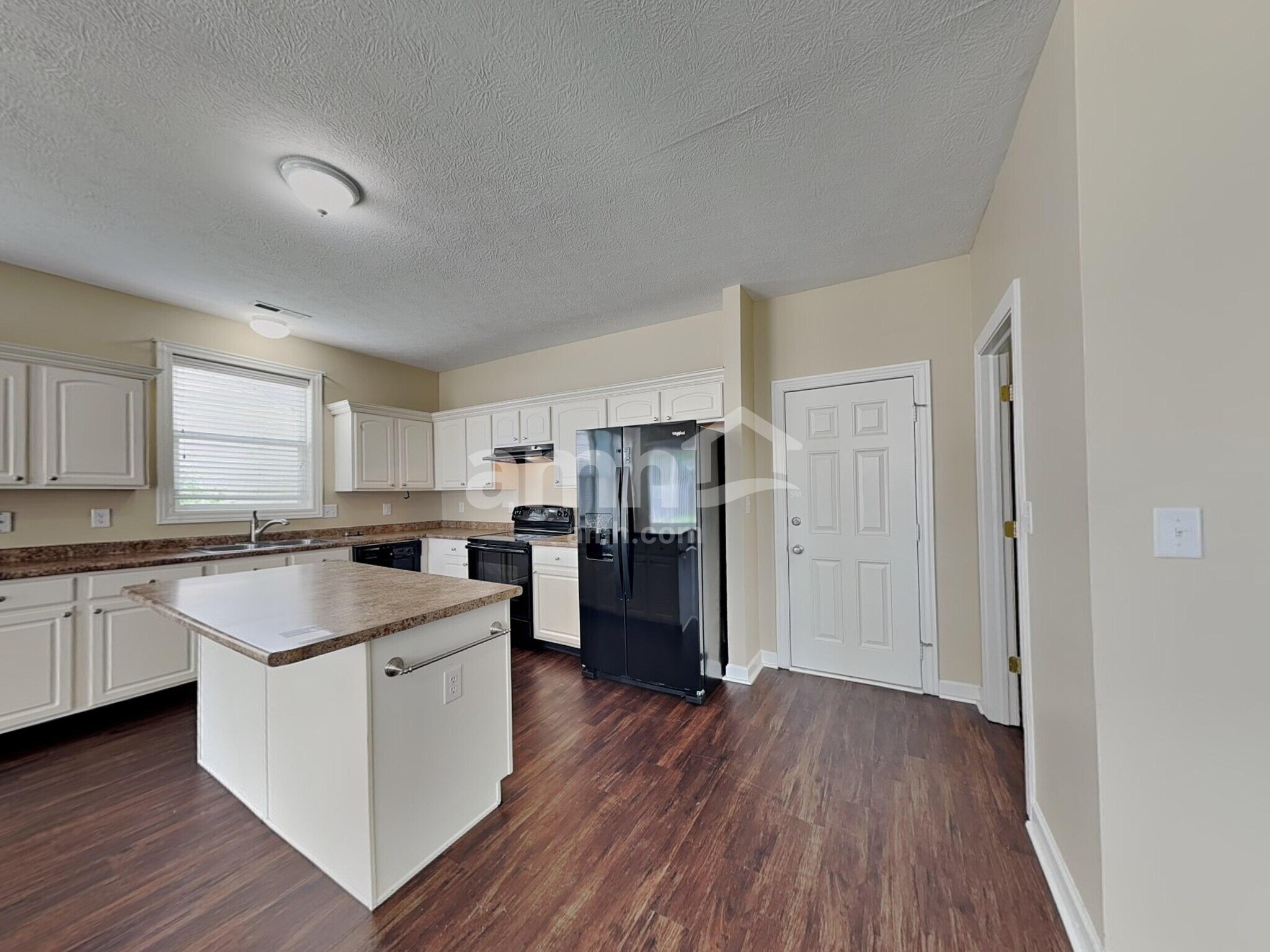 Building Photo - 5915 Cabot Dr