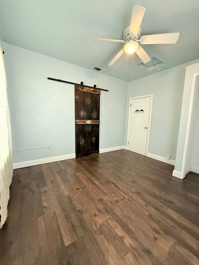 Building Photo - *Charming 2 Bedroom Home in Roseville’s Historic District with Bonus Detached Space*