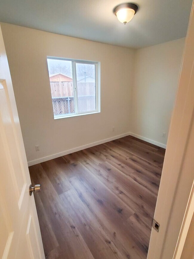 Building Photo - 43348 Echard Ave