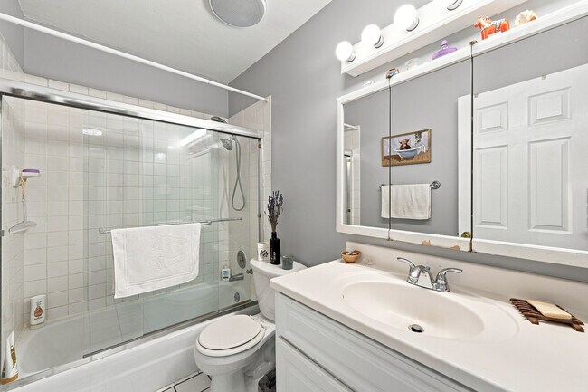 Building Photo - 5115 Blodgett Ave