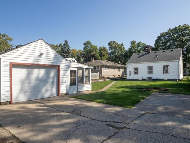 Building Photo - 1149 Smith Ave S