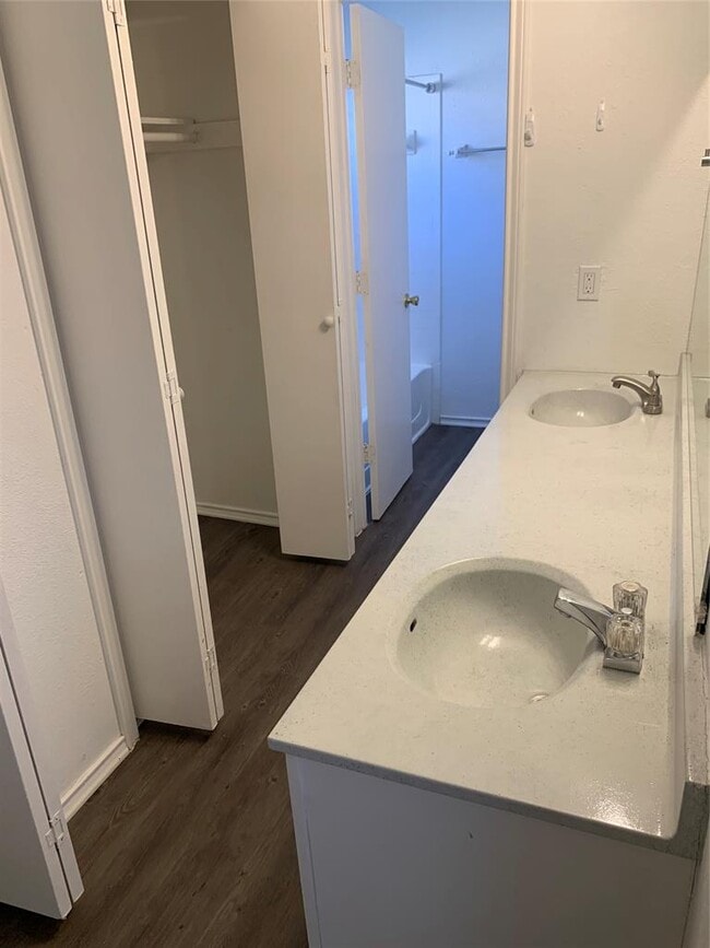 Building Photo - 4608 Bundyhill Dr